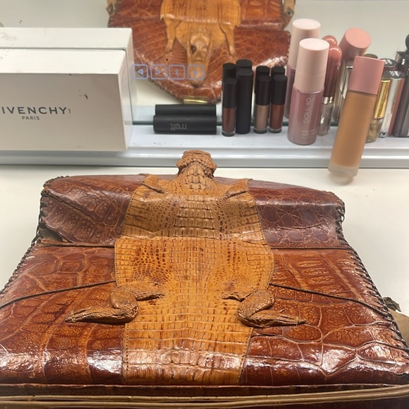 Alligator Handbag - Picture 13 of 17